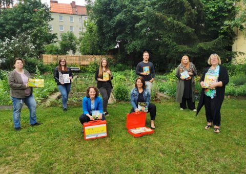 Übergabe der Lesekoffer für Stadt und Landkreis Hof