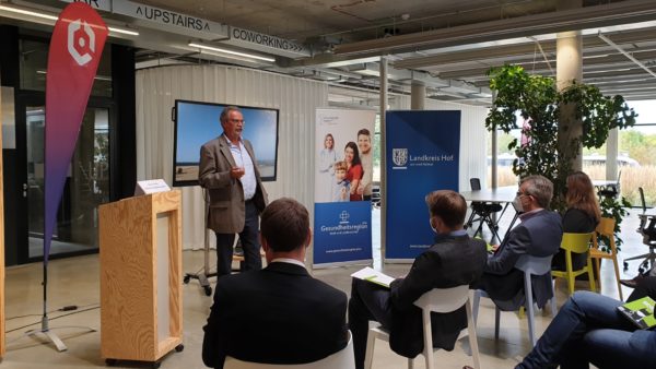 Dr. Winfried Sachs, der die Studierenden an diesem Wochenende begleiten wird, begrüßte sie im Namen der Ärzteschaft und des Weiterbildungsverbundes Hof Hochfranken.