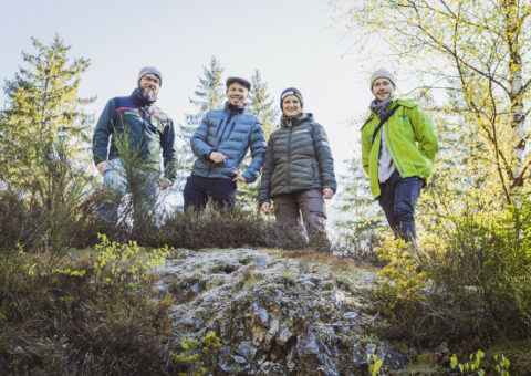 Bild (v.l.): Roman Diezel (Bayerische Forstverwaltung), Stefan Braun (Biodiversitätsberater des Landkreises Hof), Ines Gareis (Rangerin des Naturparks Frankenwald), Andreas Bayer (Ökologische Bildungsstätte Oberfranken)