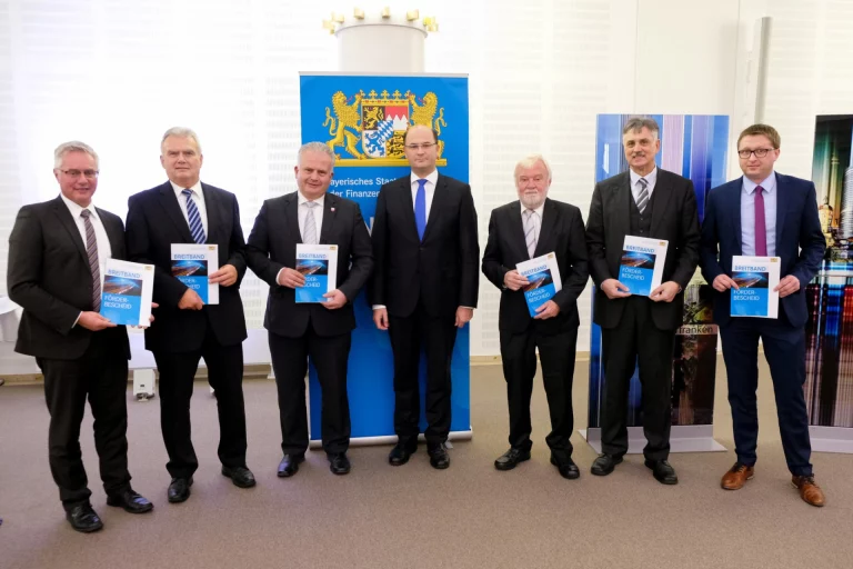 Schnelles Internet für acht Kommunen