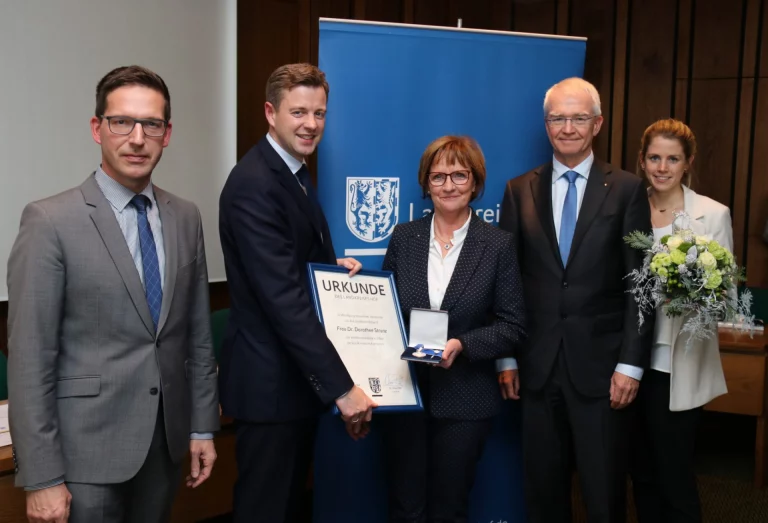 Landkreis Hof ehrt Dr. Dorothee Strunz
