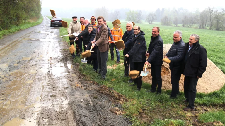 Spatenstich für den Flüsseradweg