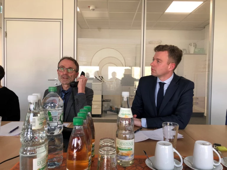 Telefonkonferenz mit Unternehmen