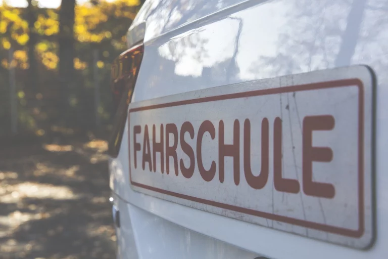 Empfehlung: Fahrschulen sollen Betrieb einstellen