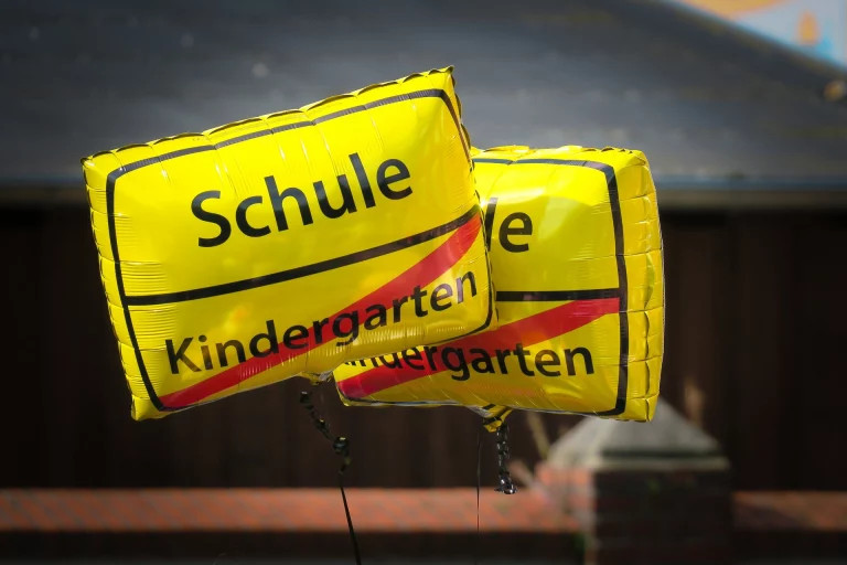 Sprachbarrieren überwinden: Ehrenamtliche Sprachmittler unterstützen beim Schuleintritt