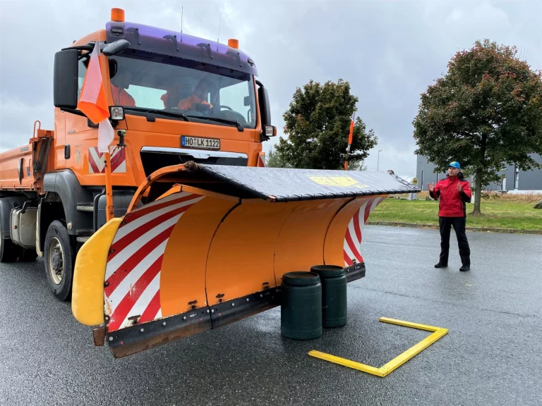 Winterdiensttraining für Kreisbauhof-Mitarbeiter