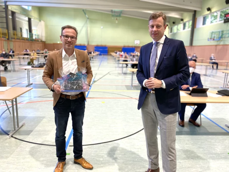 Alexander Eberl als Kreisrat verabschiedet – Helmut Oelschlegel vereidigt