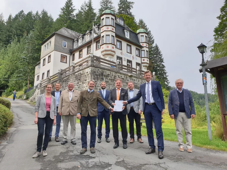 Gemeinsames Projekt: Landkreise erwerben Gasthof Fels für den Frankenwald