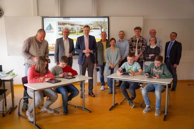 Gymnasium Naila mit digitalen Klassenzimmern ausgestattet