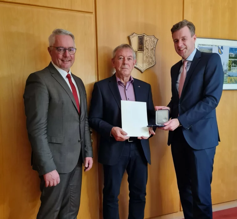 Kommunale Verdienstmedaille für Fritz Sauerteig