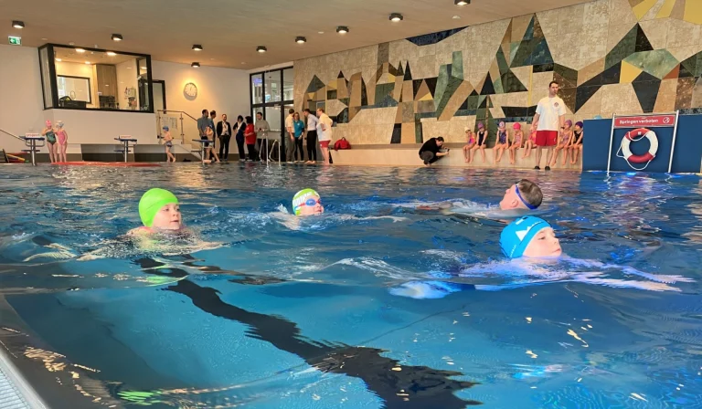 Schwarzenbach an der Saale: Jean-Paul-Grundschule veranstaltet Schwimmwoche
