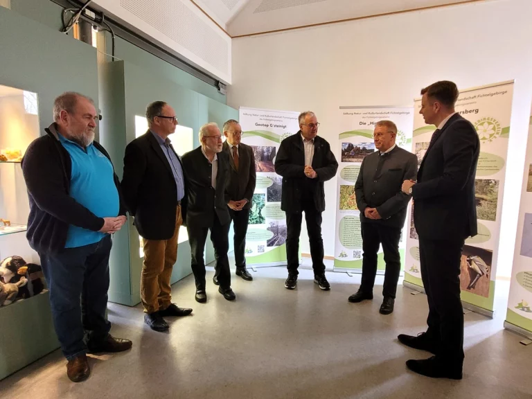Neue Ausstellung in Kleinlosnitz zeigt Arbeit der Naturschutzstiftung des FGV