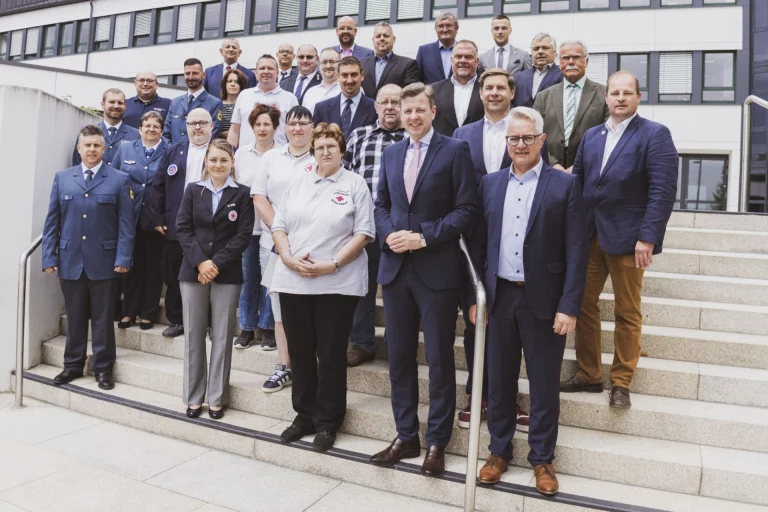 Ehrungen für jahrzehntelangen Dienst bei BRK und THW
