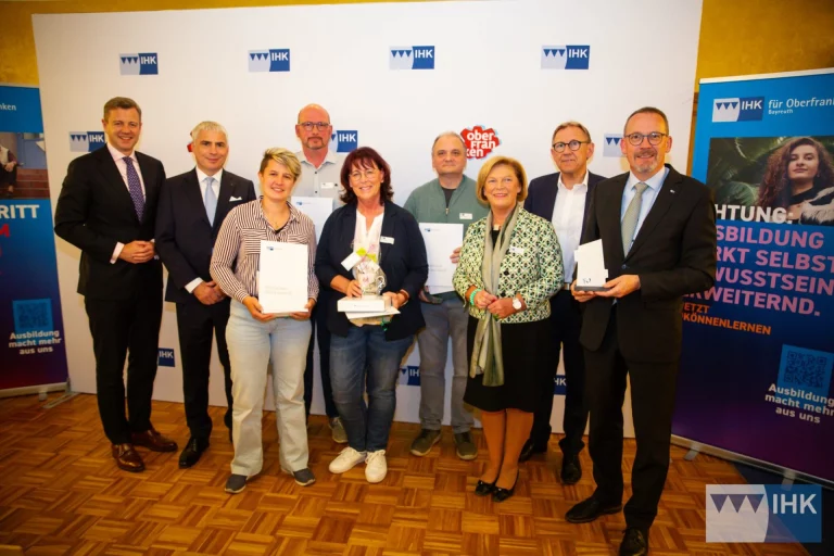 IHK ehrt ehrenamtliche Prüfer aus dem Hofer Land