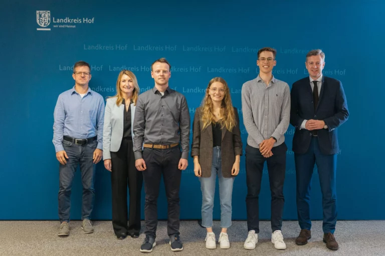 Zeugnisübergabe im Landratsamt