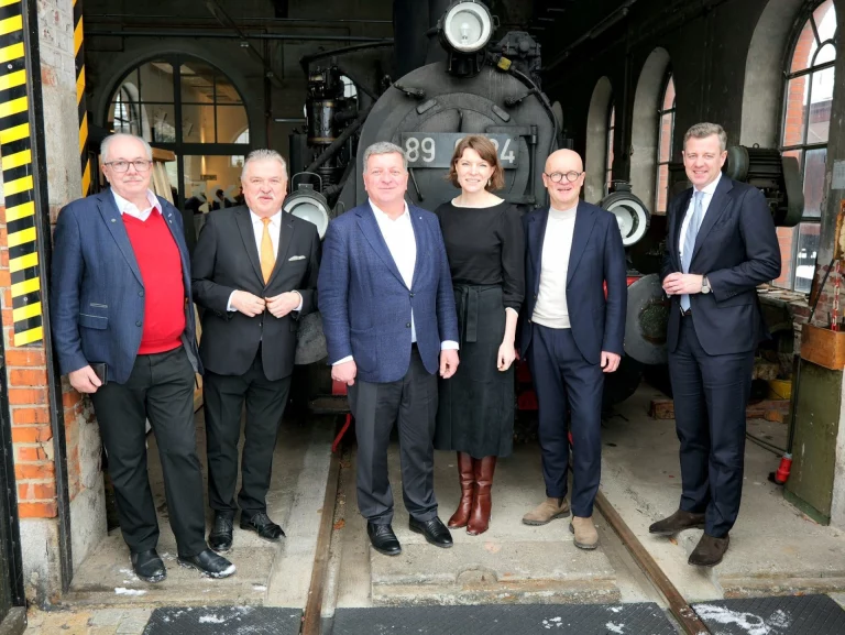 Landkreis Hof begrüßt Planungsvertrag für Akkunetz Nordbayern – Ende der Dieselzüge rückt näher